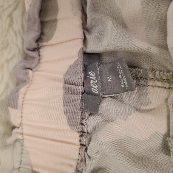 Aerie Camo Paperbag Stretch Waist Casual Shorts M - Picture 2 of 9